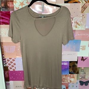 Tshirt with cutout neckline